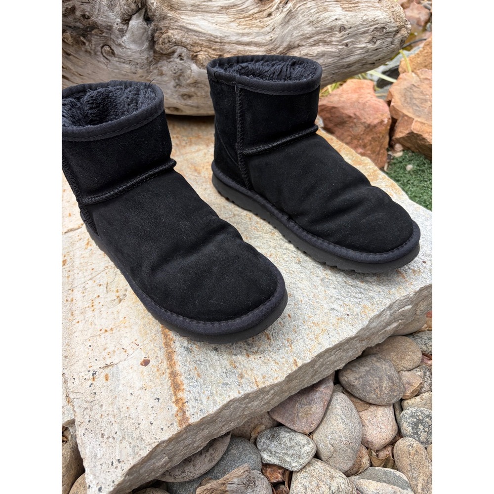 UGG‎ Classic Mini II Black Suede Sheepskin Ankle Boots Womens 7.5